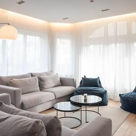 Cozy 3bd House With Private Terrace And Parking 빌라 크노케-하이스트