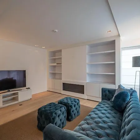 Cozy 3bd House With Private Terrace And Parking 빌라